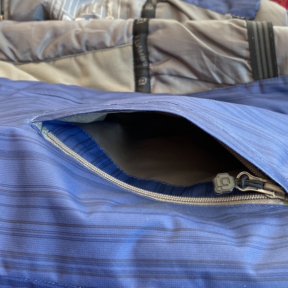 Gravity winter ski jacket in size small. Very pretty dark blue color. - Picture 7 of 13